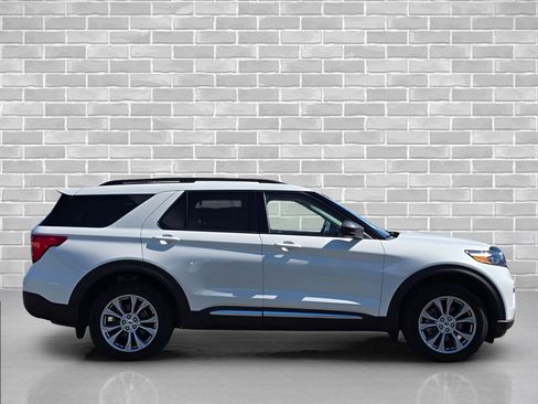 Used 2023 Ford Explorer XLT AWD/4WD image 6