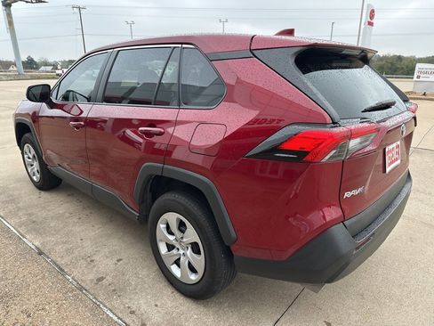 Used 2022 Toyota RAV4 LE image 5