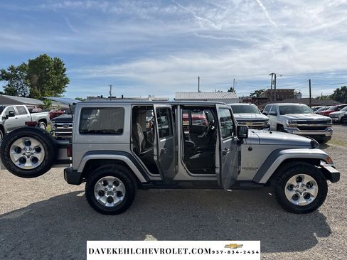 Used 2015 Jeep Wrangler Unlimited Sahara AWD/4WD image 32