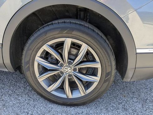 Used 2022 Volkswagen Tiguan SE AWD/4WD image 15