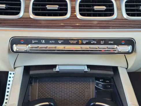 Used 2022 Mercedes-Benz GLS 450 4MATIC image 21