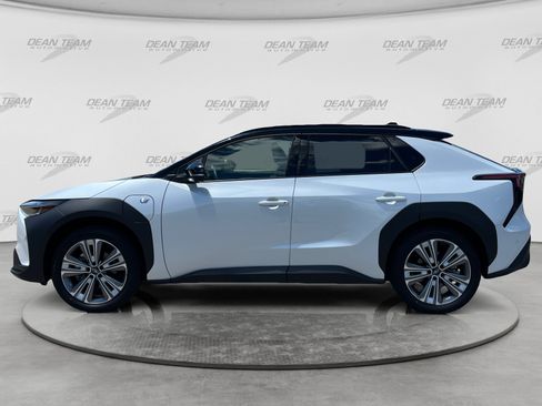 Used 2023 Subaru Solterra AWD image 4