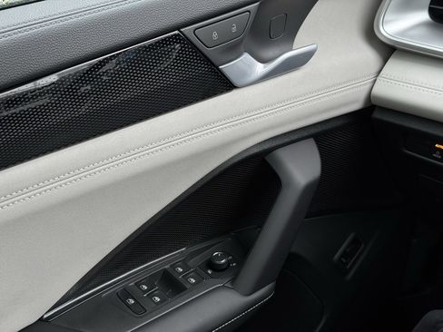 New 2025 Volkswagen Tiguan SE image 27