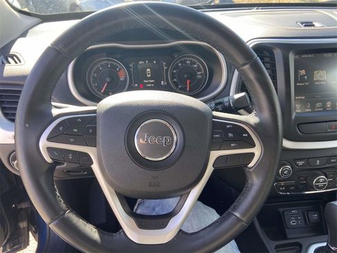 Used 2018 Jeep Cherokee Latitude Plus w/ Comfort/Convenience Group image 34