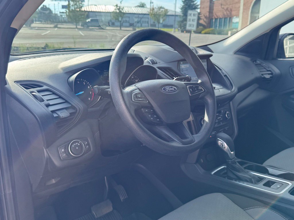 Used 2018 Ford Escape SE w/ SE Sync 3 Package AWD/4WD image 9