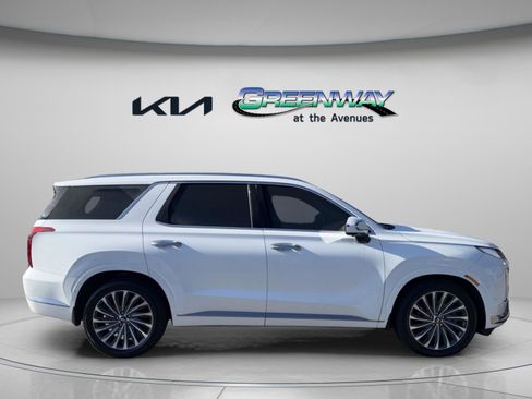 Used 2024 Hyundai Palisade Calligraphy image 5