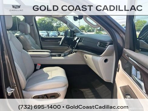 Used 2024 Jeep Wagoneer 4WD w/ Premium Group I image 7