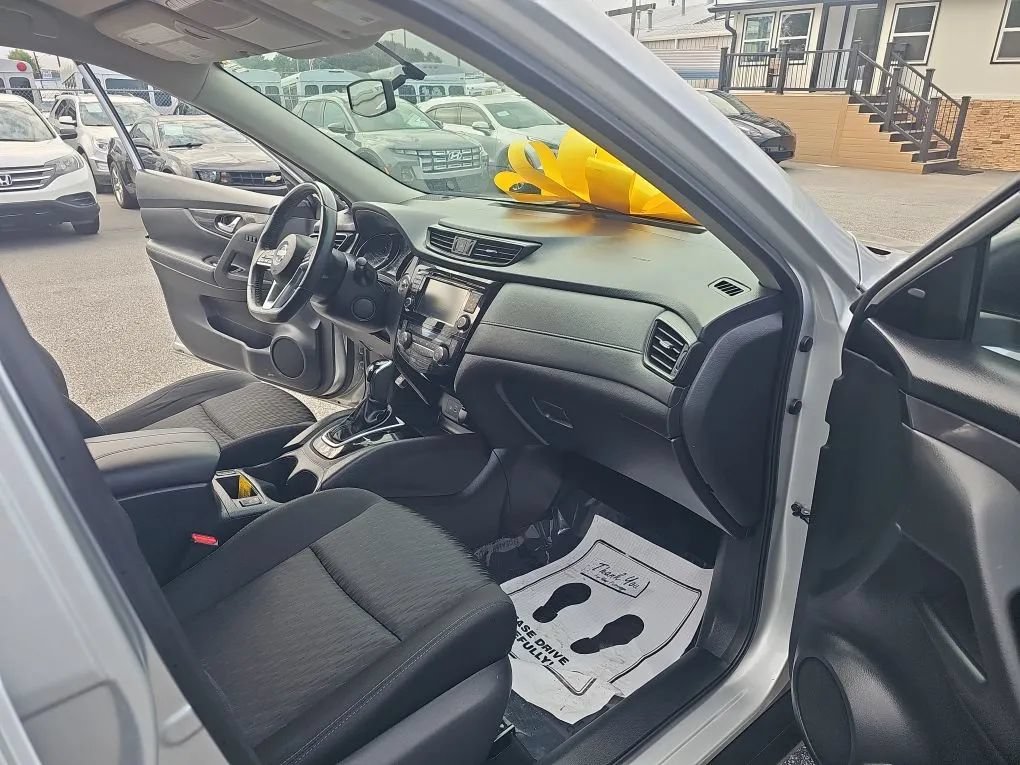 Used 2018 Nissan Rogue SV w/ Premium Package AWD/4WD image 21