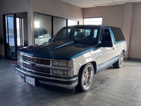 Used 1999 Chevrolet Tahoe 2WD 2-Door w/ Convenience Group image 2