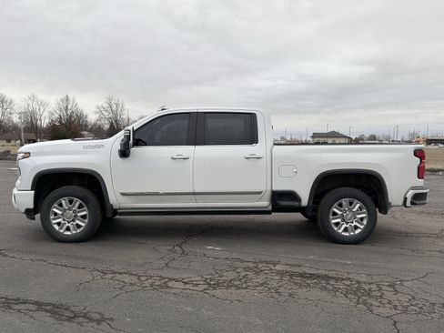 Used 2024 Chevrolet Silverado 3500 High Country w/ High Country Premium Package image 6