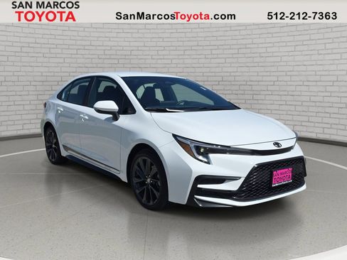 Used 2026 Toyota Corolla SE FWD image 3