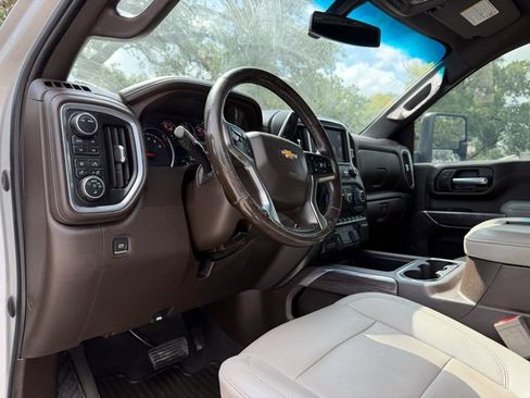 Used 2022 Chevrolet Silverado 2500 LTZ w/ LTZ Convenience Package AWD/4WD image 8