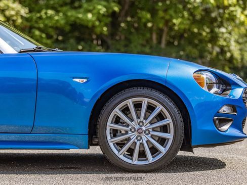 Used 2017 FIAT 124 Spider Lusso RWD image 9