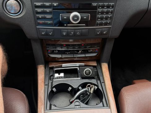 Used 2011 Mercedes-Benz E 550 4MATIC Sedan image 25
