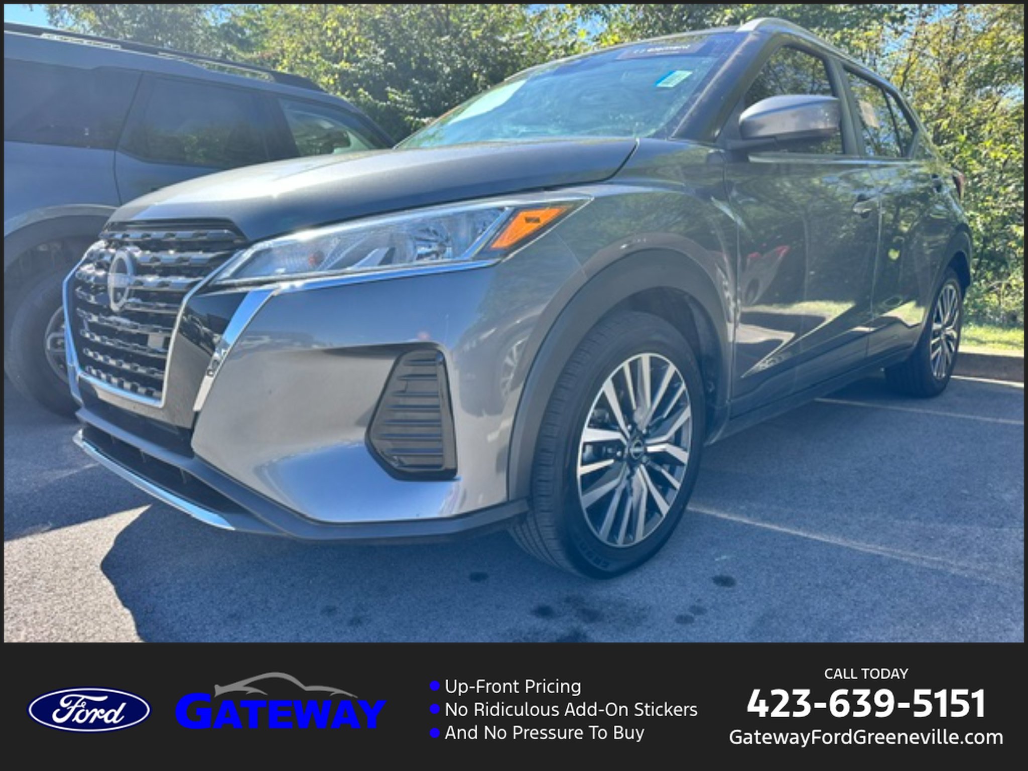 Used 2022 Nissan Kicks SV FWD image 1