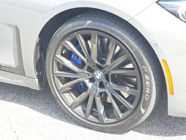 Used 2022 BMW 750i xDrive w/ Executive Package AWD/4WD image 9