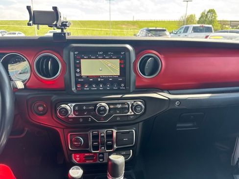 Used 2022 Jeep Gladiator Rubicon w/ Cold Weather Group AWD/4WD image 3