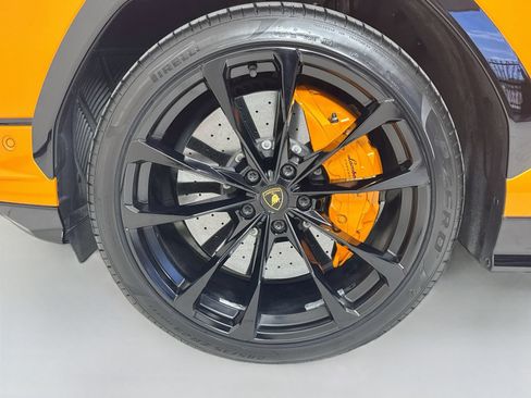 Used 2024 Lamborghini Urus S AWD/4WD image 9