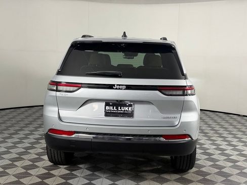 Certified 2025 Jeep Grand Cherokee Limited w/ Luxury Tech Group II RWD image 7