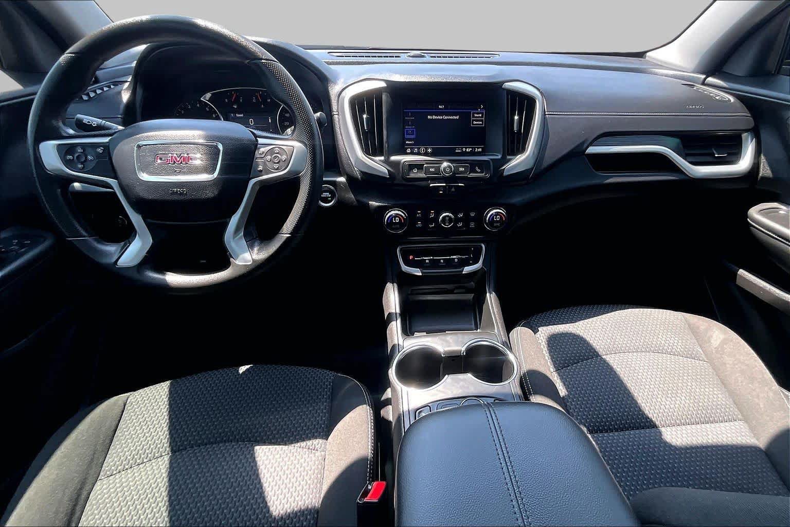 Used 2024 GMC Terrain SLE w/ Driver Convenience Package FWD image 16