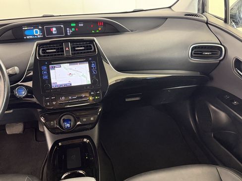 Used 2018 Toyota Prius Three Touring FWD image 29