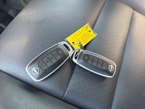 Used 2023 Nissan Rogue SV w/ SV Premium B Package image 35