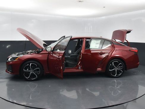 Certified 2025 Nissan Altima 2.5 SR image 41