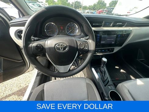 Used 2017 Toyota Corolla LE FWD image 10