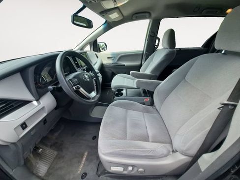 Used 2015 Toyota Sienna LE FWD image 9
