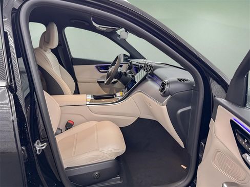 Used 2025 Mercedes-Benz GLC 300 image 22