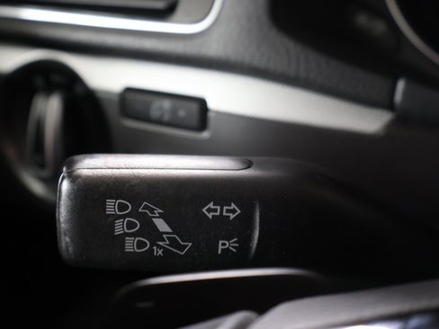 Used 2018 Volkswagen Passat 2.0T R-Line w/ R-Line Lighting Package image 37