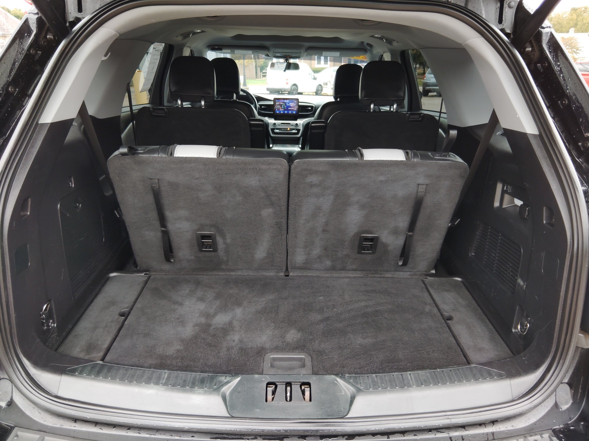 Used 2021 Ford Explorer XLT w/ Equipment Group 202A AWD/4WD image 29