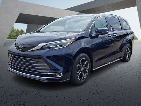 Certified 2026 Toyota Sienna Platinum AWD/4WD image 3