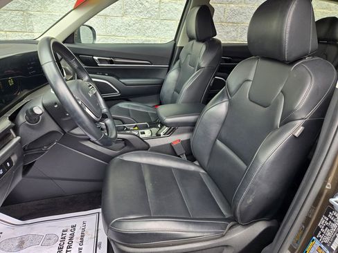 Used 2025 Kia Telluride S AWD/4WD image 14