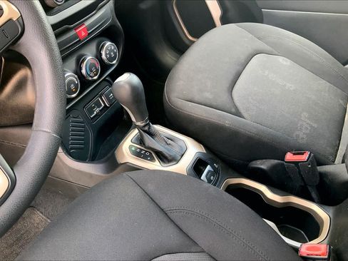 Used 2017 Jeep Renegade Sport w/ Power & Air Group FWD image 17