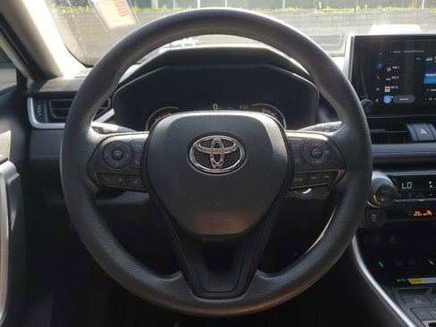 Used 2025 Toyota RAV4 XLE FWD image 19