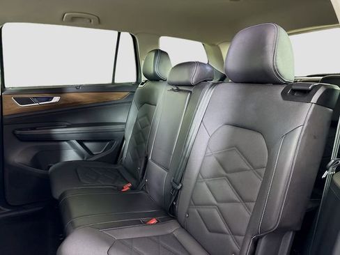 Used 2024 Volkswagen Atlas SE image 24