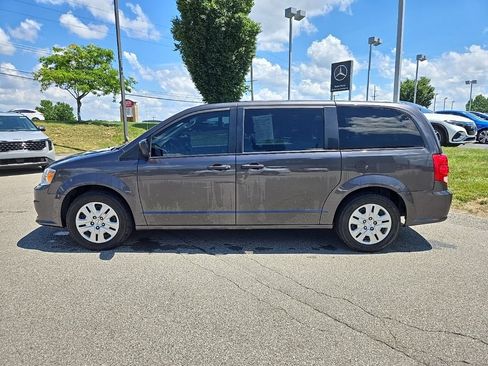 Used 2019 Dodge Grand Caravan SE FWD image 6