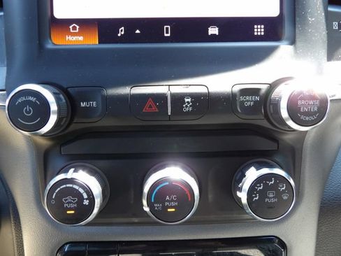 Used 2024 RAM 2500 Big Horn AWD/4WD image 24