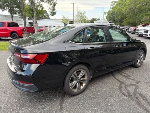 Used 2024 Volkswagen Jetta SE FWD image 3