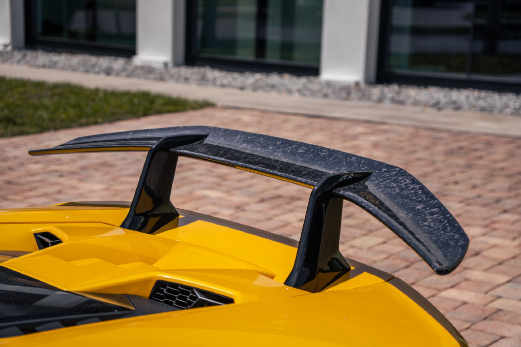 Used 2018 Lamborghini Huracan Performante AWD/4WD image 17