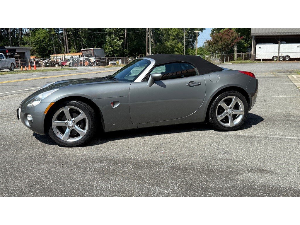 Used 2007 Pontiac Solstice Convertible w/ Premium Package RWD image 3