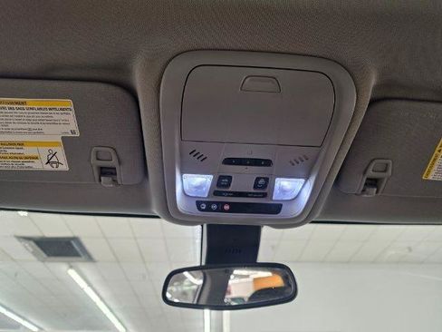 Used 2018 Chevrolet Equinox Premier FWD image 31