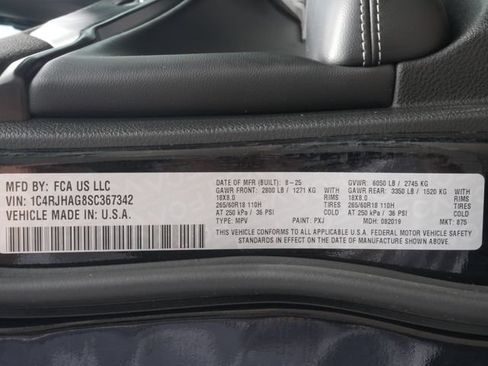Used 2025 Jeep Grand Cherokee Laredo X AWD/4WD image 26