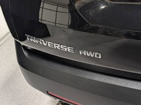 Used 2023 Chevrolet Traverse LT image 5