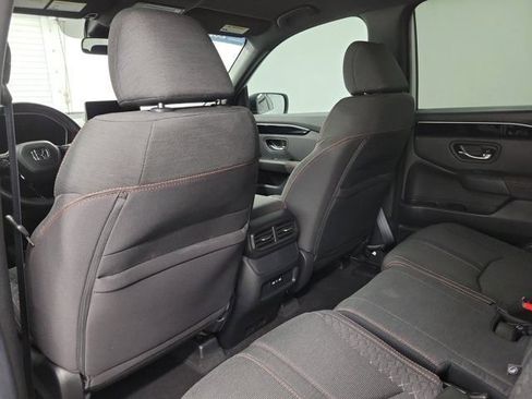 Used 2025 Honda Pilot Sport image 13