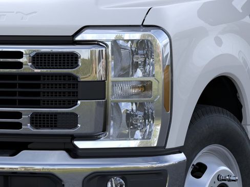 New 2026 Ford F350 XL w/ XL Chrome Package RWD image 18