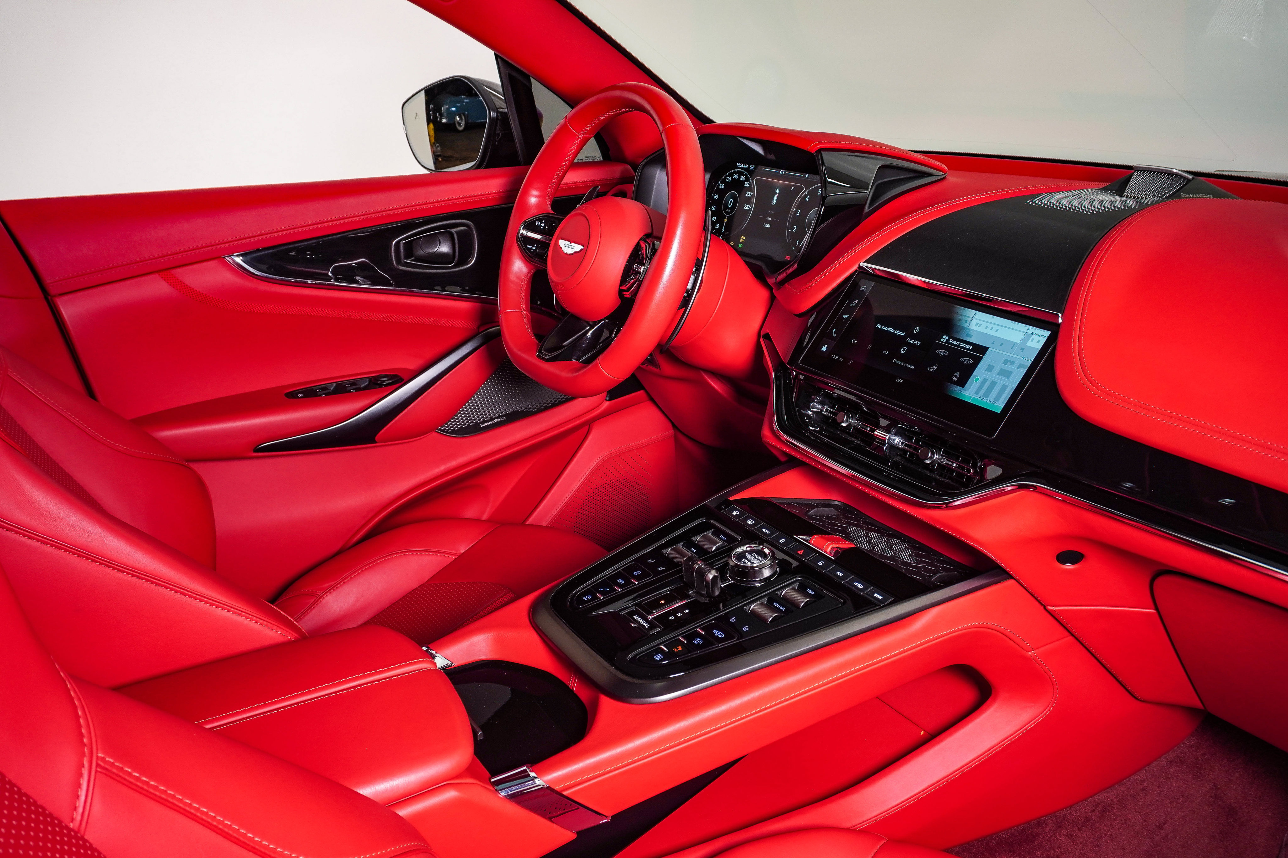 Used 2025 Aston Martin DBX 707 AWD/4WD image 16