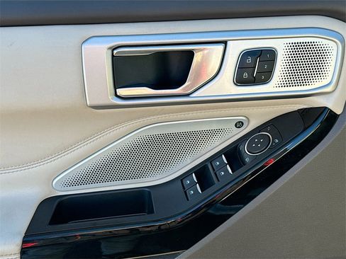 Certified 2022 Ford Explorer Platinum w/ Equipment Group 601A image 16
