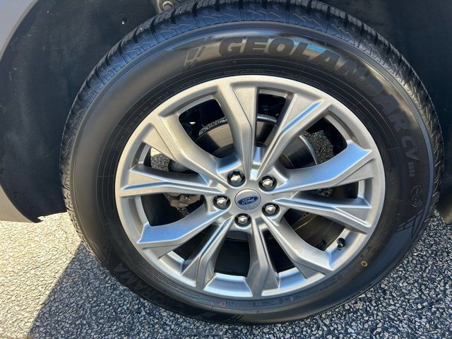 Used 2021 Ford Explorer XLT w/ Equipment Group 202A AWD/4WD image 5